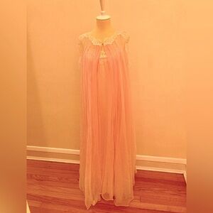 Vintage 2 piece nightgown set by Formfit Rogers S/M